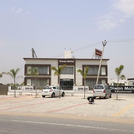 Diwan Hotel And Restaurant Surkhi Ngoại thất bức ảnh