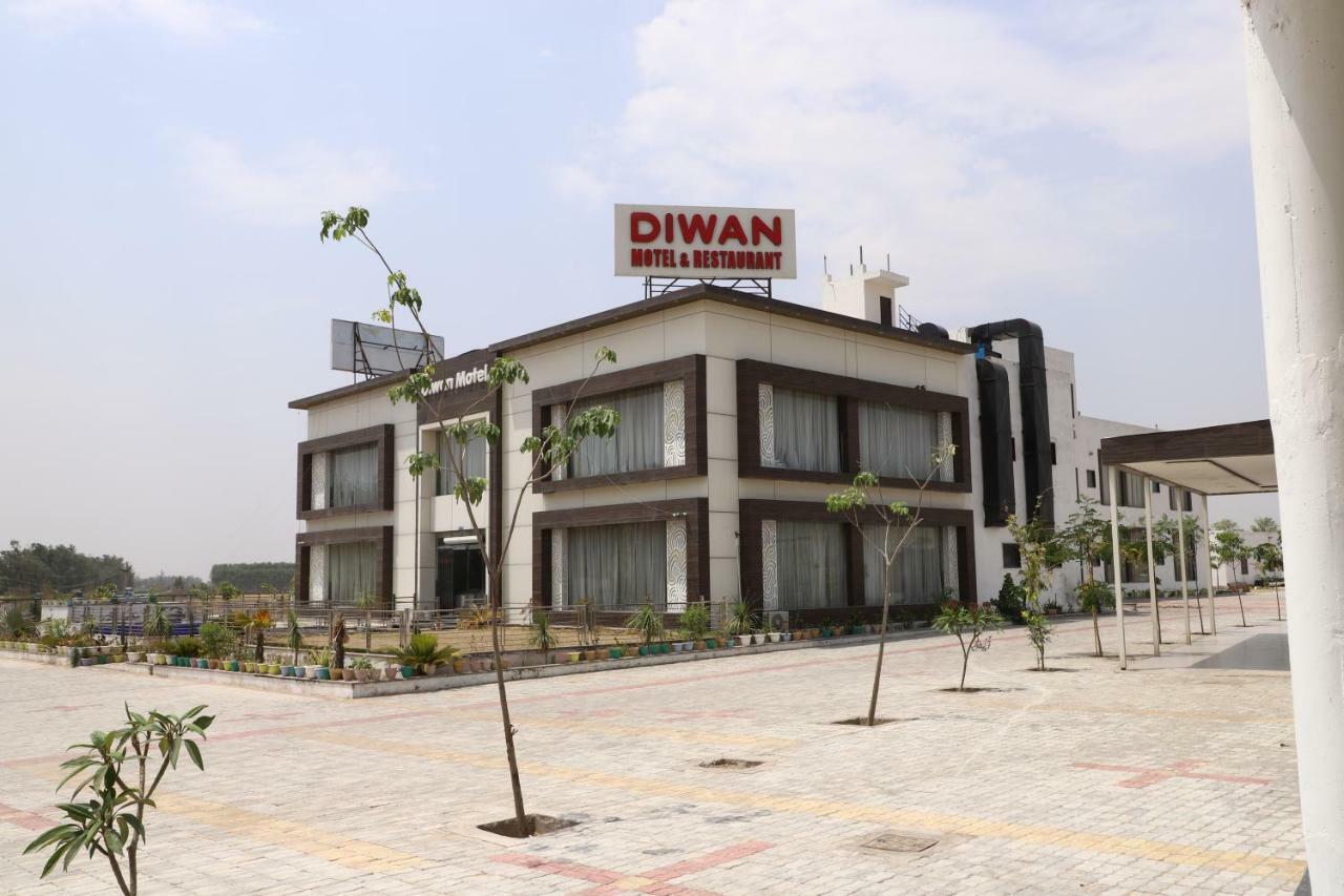 Diwan Hotel And Restaurant Surkhi Ngoại thất bức ảnh