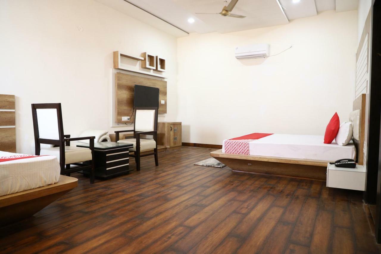Diwan Hotel And Restaurant Surkhi Ngoại thất bức ảnh