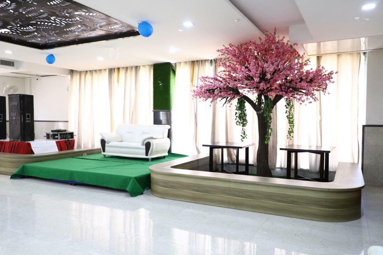 Diwan Hotel And Restaurant Surkhi Ngoại thất bức ảnh