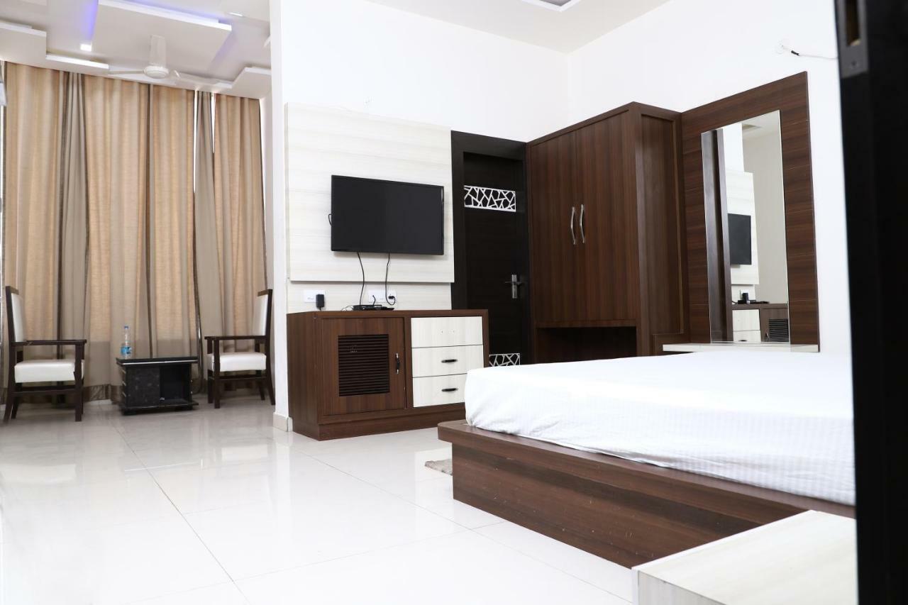 Diwan Hotel And Restaurant Surkhi Ngoại thất bức ảnh